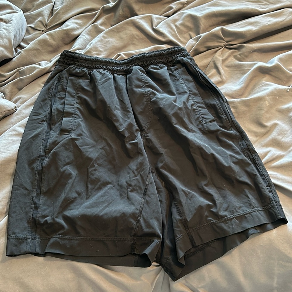 Men’s lululemon black shirt size small
